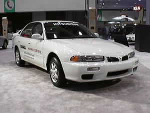 mitsubishi_galant_es_02_show.jpg